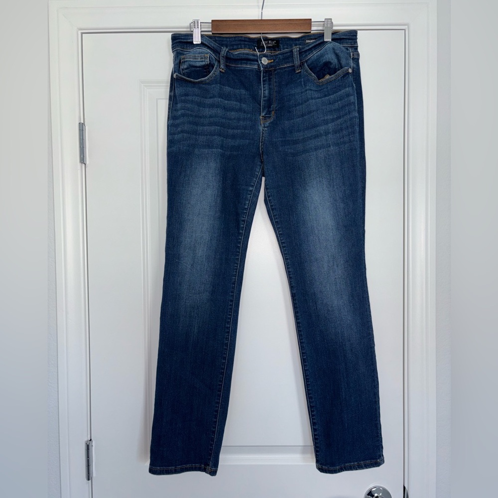 Judy Blue Mid Rise Straight Fit Dahlia  Whisker Fade Non Distressed  Jeans 15/32
